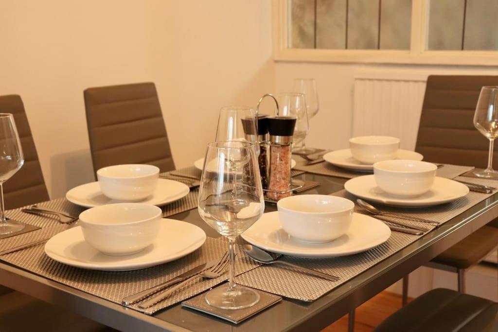 Lovely Staycation With Family Free Parking & Wifi Leeds  Esterno foto