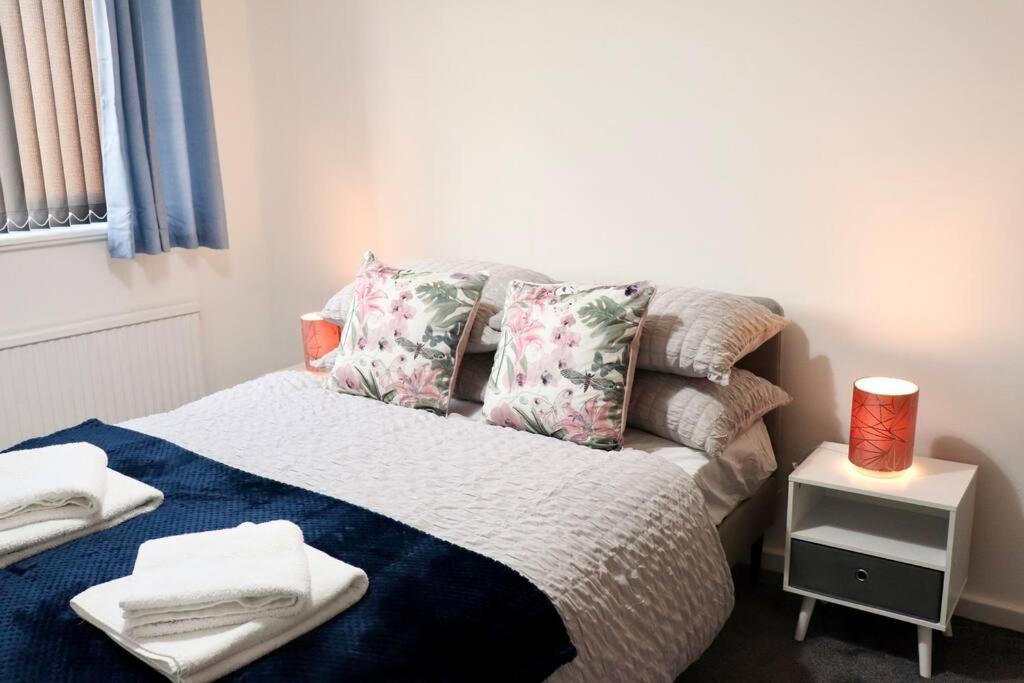 Lovely Staycation With Family Free Parking & Wifi Leeds  Esterno foto