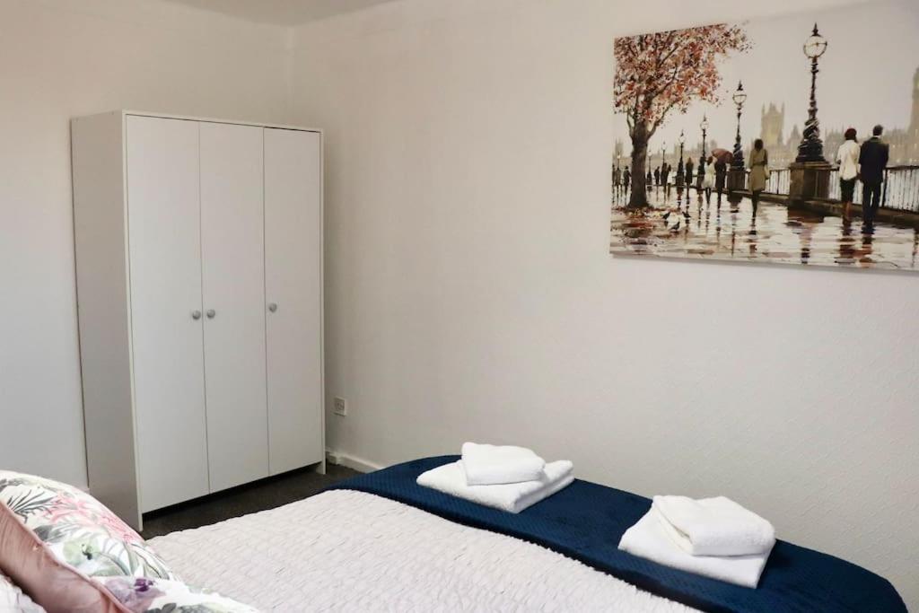 Lovely Staycation With Family Free Parking & Wifi Leeds  Esterno foto