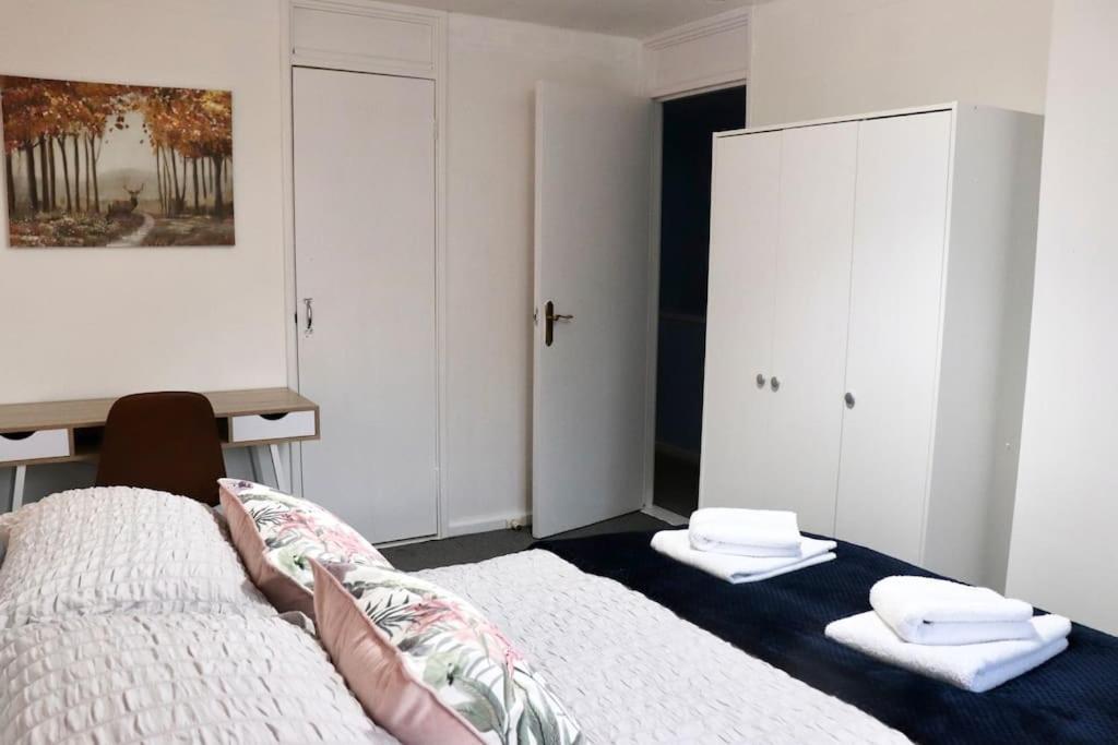 Lovely Staycation With Family Free Parking & Wifi Leeds  Esterno foto