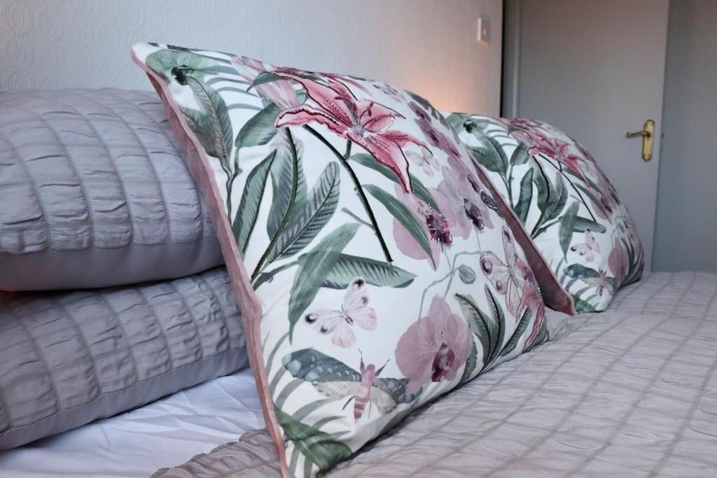 Lovely Staycation With Family Free Parking & Wifi Leeds  Esterno foto