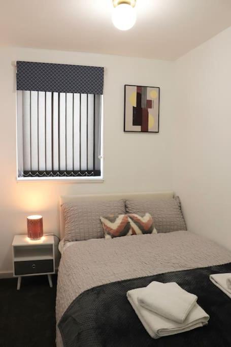 Lovely Staycation With Family Free Parking & Wifi Leeds  Esterno foto
