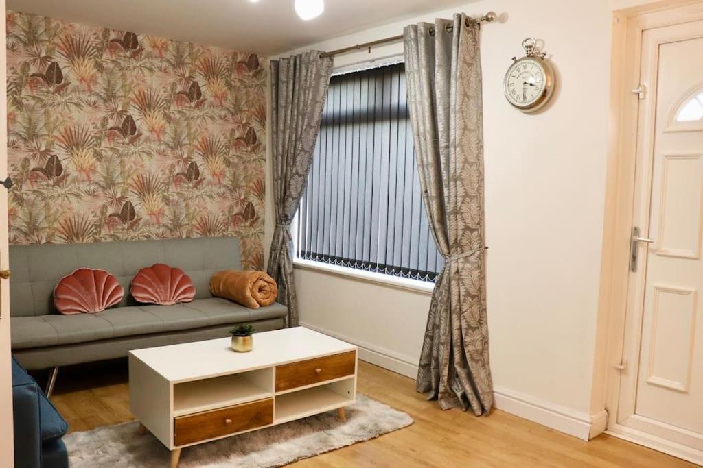 Lovely Staycation With Family Free Parking & Wifi Leeds  Esterno foto