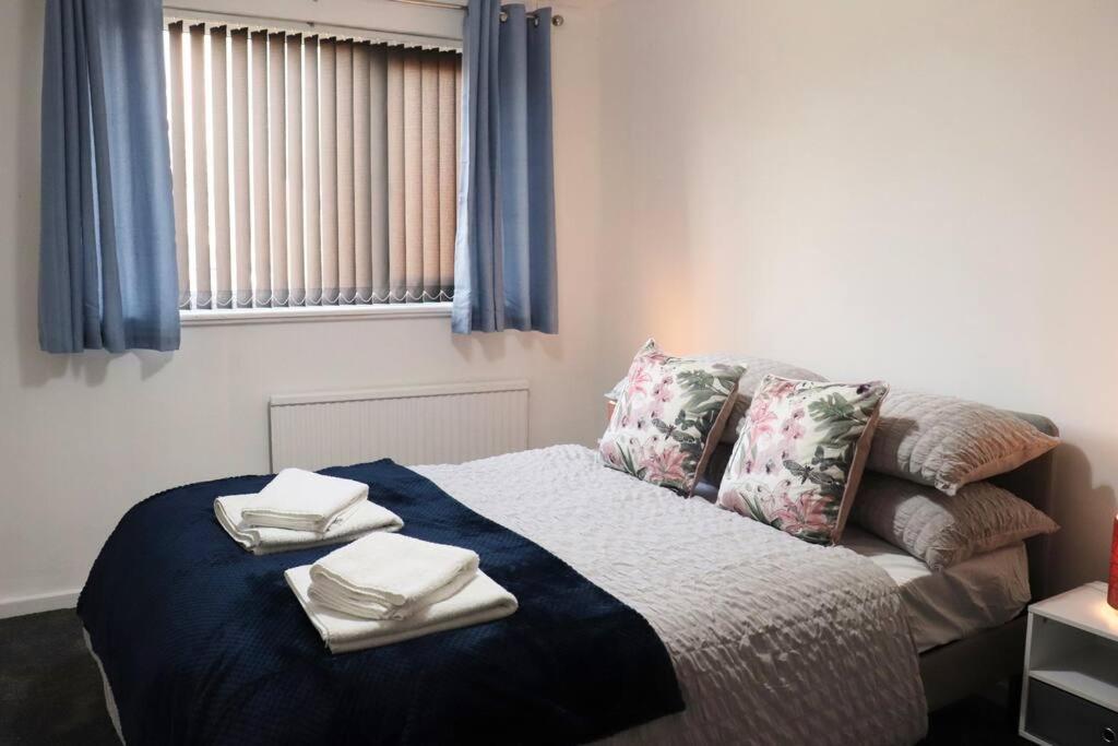 Lovely Staycation With Family Free Parking & Wifi Leeds  Esterno foto