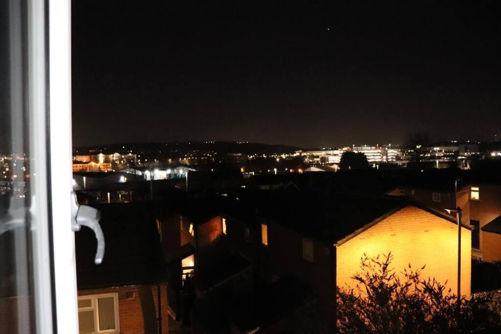 Lovely Staycation With Family Free Parking & Wifi Leeds  Esterno foto