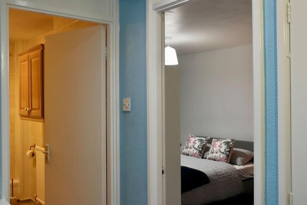 Lovely Staycation With Family Free Parking & Wifi Leeds  Esterno foto